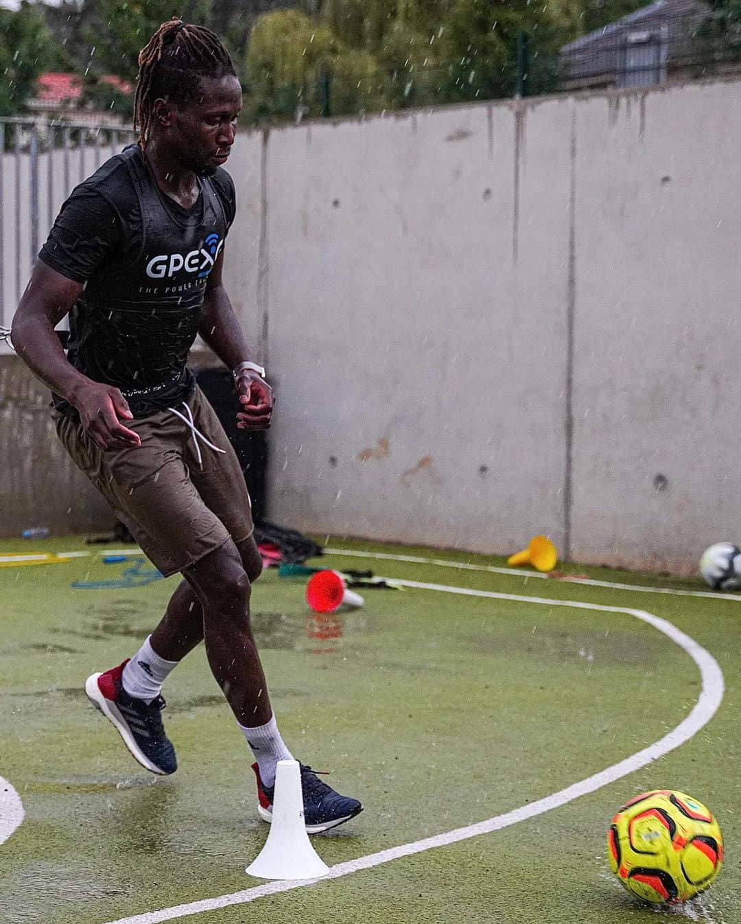 マプ・ヤンガ＝ムビワさんのインスタグラム写真 - (マプ・ヤンガ＝ムビワInstagram)「📸🎥⚽️👊🏿😄 Training session with @lugier_prepaphysique .  #training #lyon」6月23日 0時32分 - mapou.yangambiwa