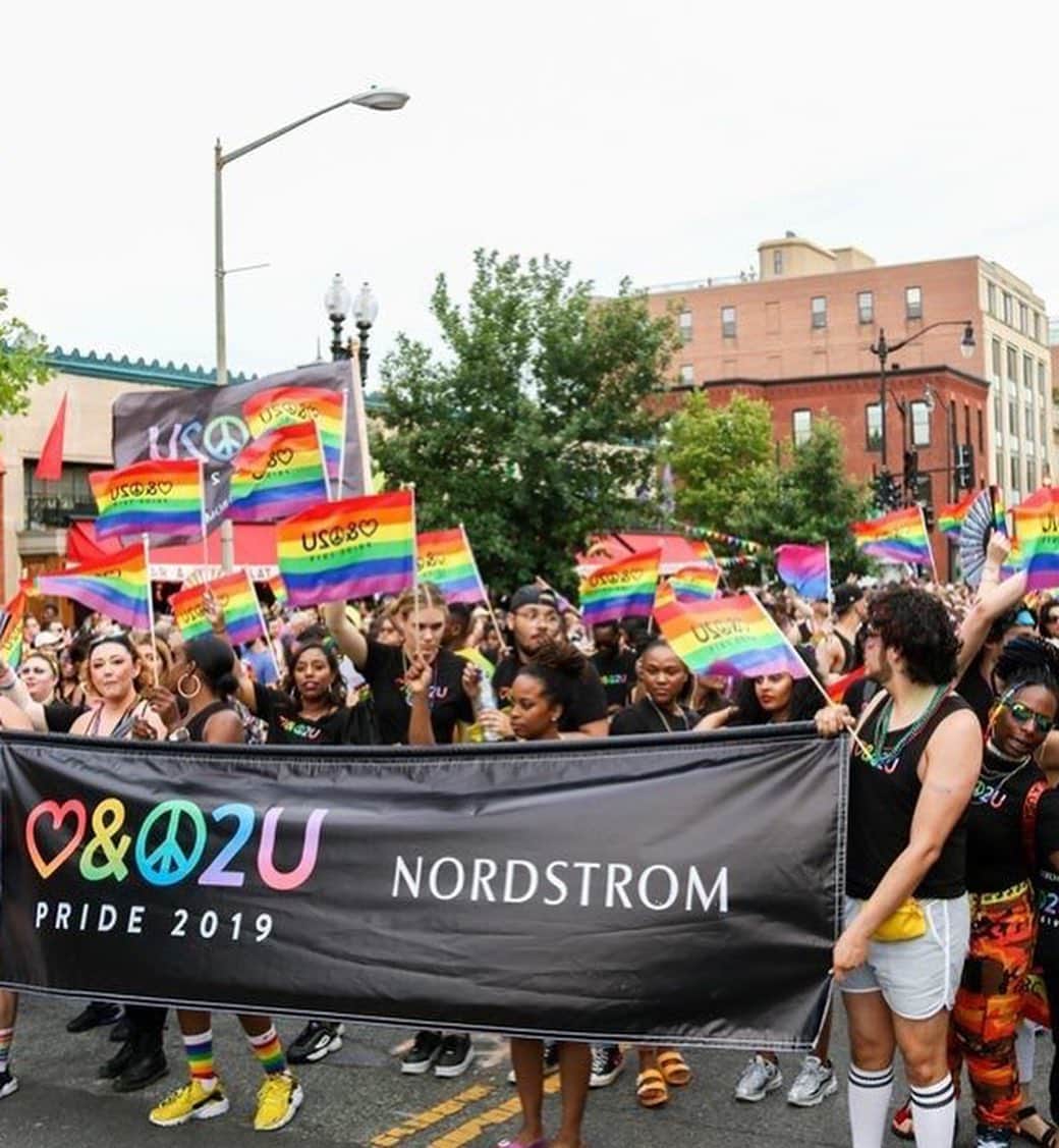 Nordstromさんのインスタグラム写真 - (NordstromInstagram)「Pride parades may be physically cancelled this year, but we're still celebrating from a social distance! We're keeping tradition alive for #Pride 2020 by looking back at photos of our employees from last year's festivities, and in lieu of parades, we're supporting in spirit and with grants to GenPRIDE, @transwellnesscenter, Coalition for Aging LGBT, @center_on_halsted and @rainbowrefugeecanada. Visit the link in bio for more information on our Community Grant Partners and other 2020 Pride efforts. #stayNspired」6月23日 0時33分 - nordstrom
