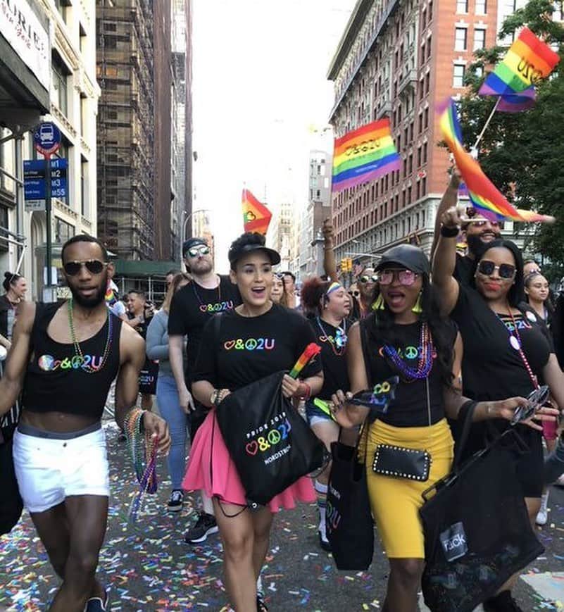 Nordstromさんのインスタグラム写真 - (NordstromInstagram)「Pride parades may be physically cancelled this year, but we're still celebrating from a social distance! We're keeping tradition alive for #Pride 2020 by looking back at photos of our employees from last year's festivities, and in lieu of parades, we're supporting in spirit and with grants to GenPRIDE, @transwellnesscenter, Coalition for Aging LGBT, @center_on_halsted and @rainbowrefugeecanada. Visit the link in bio for more information on our Community Grant Partners and other 2020 Pride efforts. #stayNspired」6月23日 0時33分 - nordstrom