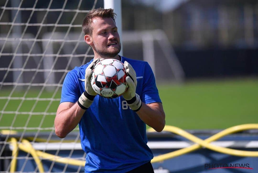 シモン・ミニョレさんのインスタグラム写真 - (シモン・ミニョレInstagram)「Back on it...😁💙🖤 #FirstDayBack #NoSweatNoGlory #BluvnGoan #WeAreBruges #YNWA」6月23日 1時02分 - 22mignolet22