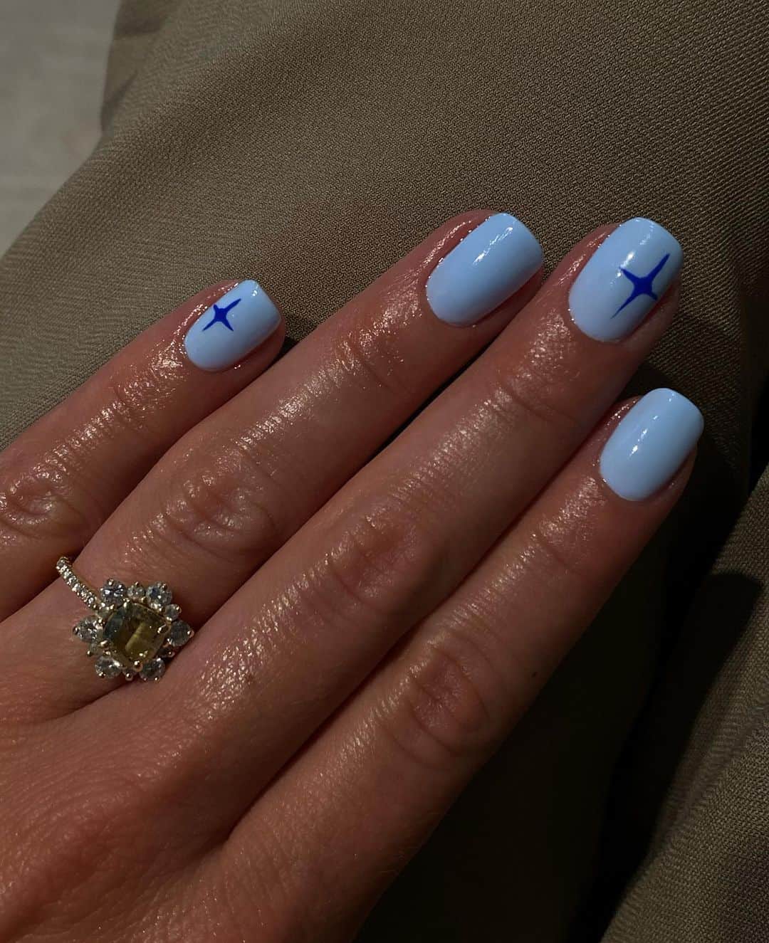 Mathilde Goehlerのインスタグラム：「Reklame.. @vesna_glow 💦💙」