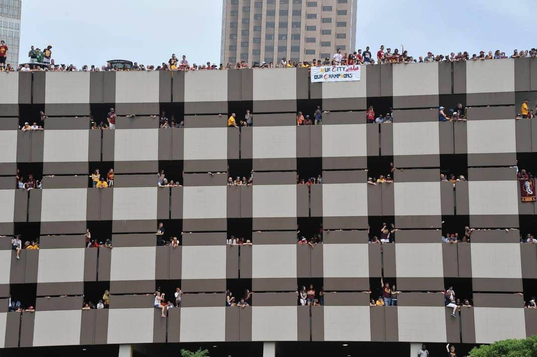 キャブスさんのインスタグラム写真 - (キャブスInstagram)「Happy Anniversary, Cleveland 🏆 ❤️」6月23日 1時12分 - cavs