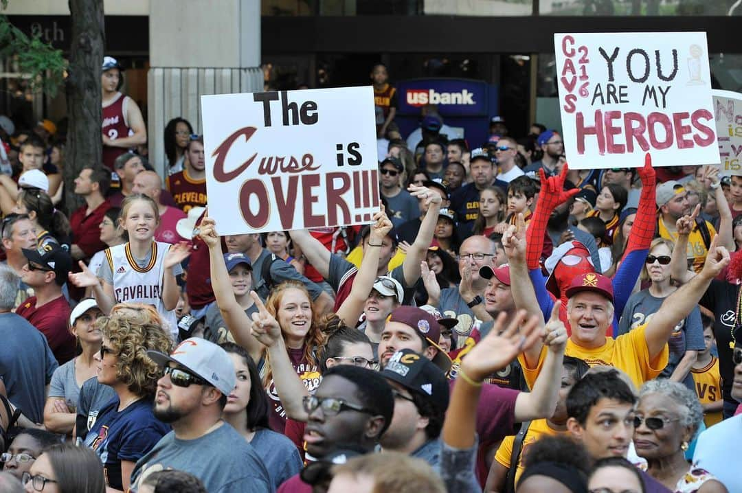 キャブスさんのインスタグラム写真 - (キャブスInstagram)「Happy Anniversary, Cleveland 🏆 ❤️」6月23日 1時12分 - cavs