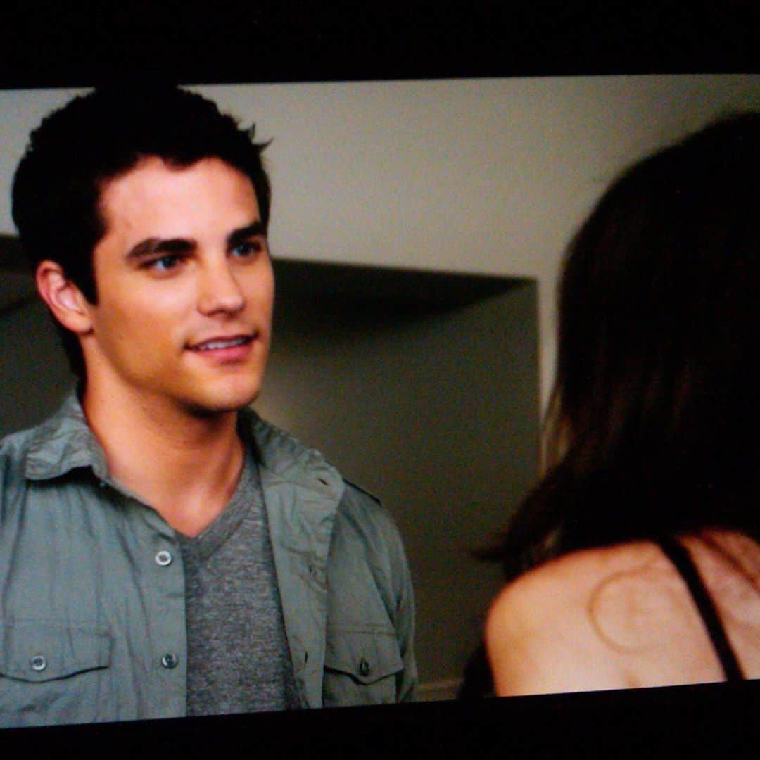 ブラント・ドーハティのインスタグラム：「It has been brought to my attention that this was filmed 10 years ago... 😬  My first real scene on #PLL. And I haven’t aged a day since.」