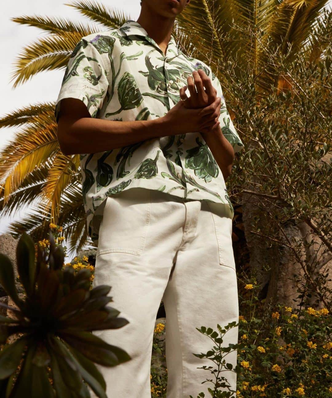 MR PORTERのインスタグラム：「Linen and lightweight fabrics should be your uniform as the balmy weather hits. Head to the link in bio to discover the pieces we're wearing to keep cool in the heat. #MRPORTER」
