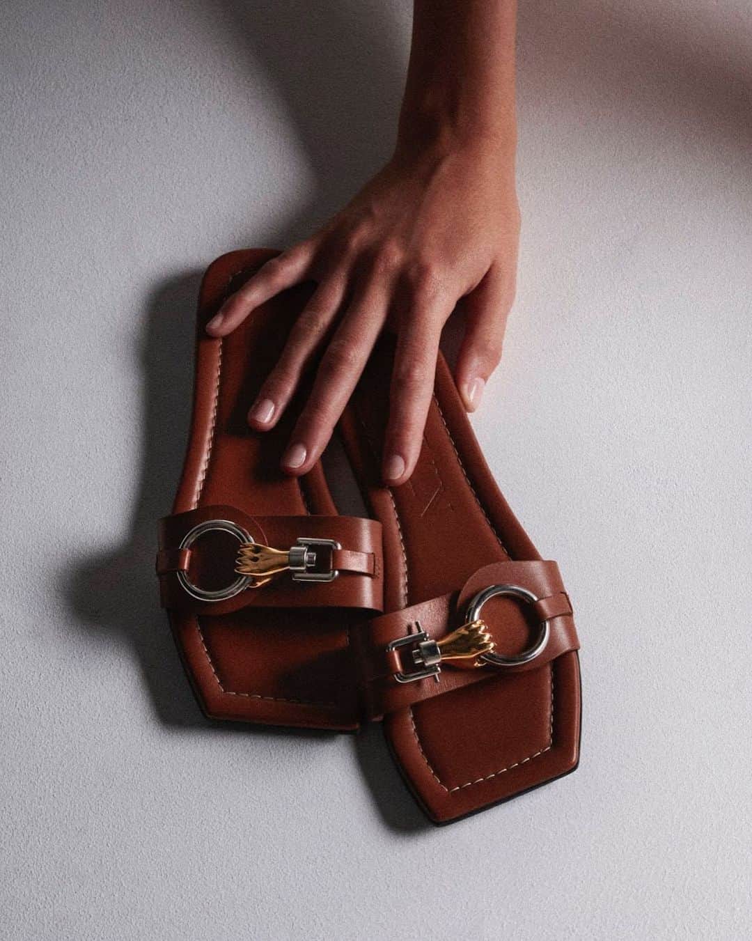 ランバンのインスタグラム：「Jeweled sandals in leather, with a hand charm, now available via link in bio.  #LanvinShoes  #LanvinSS20 #Lanvin  Courtesy of @nickolaslorieux」