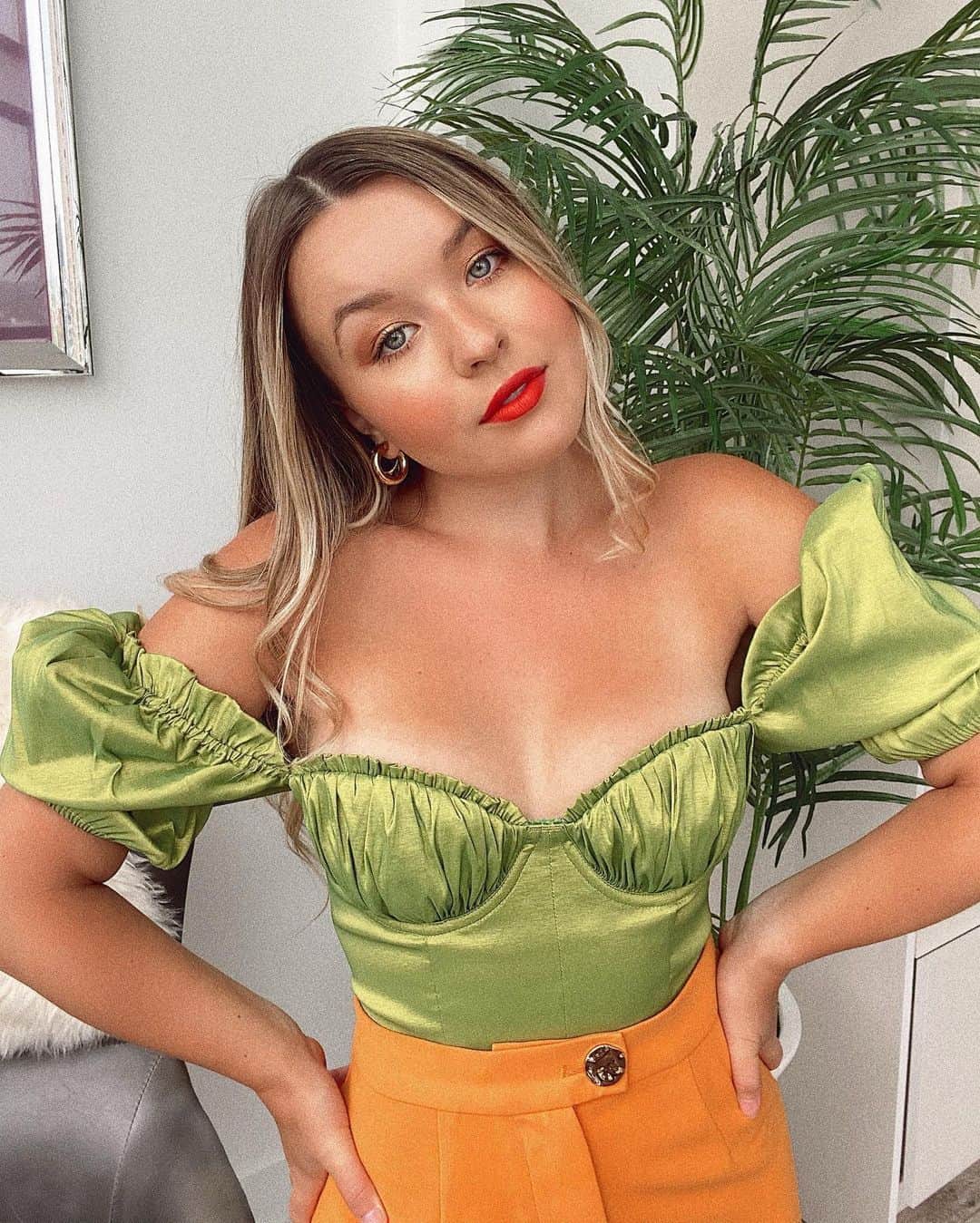 トーリ・ウェブスターのインスタグラム：「eat your greens, wear your greens 🥦🥕 @revolve」