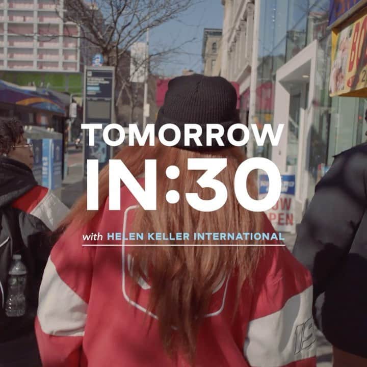 トムズシューズのインスタグラム：「At TOMS, Pride is not just a moment in time. TOMS is proud to support the LGBTQ+ community year long through partnerships like that with @helenkellerintl, who provides free eye care to youth experiencing homelessness, like here at the @aliforneycenter. The Unity Collection is a celebration of this year-long commitment. #pride」