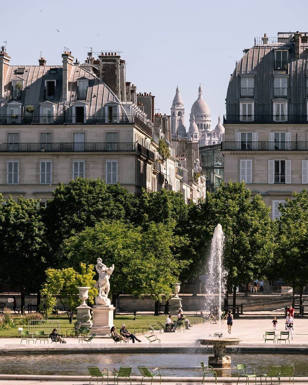 My Little Parisさんのインスタグラム写真 - (My Little ParisInstagram)「Prendre ses quartiers d’été. 🇬🇧: Settling in for summer. (📸 @ettore_riva)」6月23日 1時50分 - mylittleparis