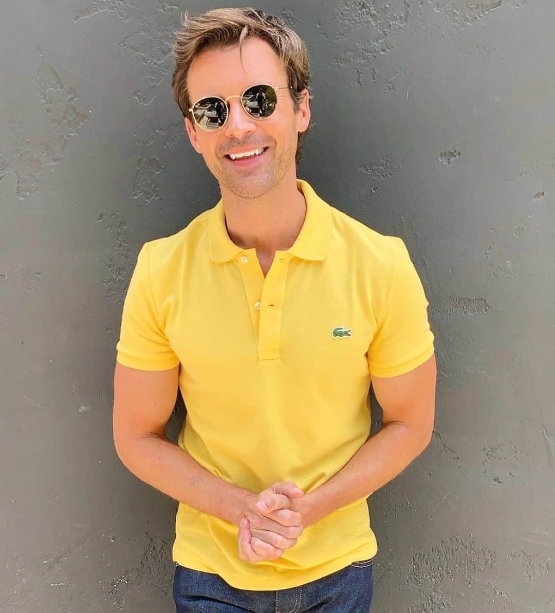 ブラッド・ゴレスキーのインスタグラム：「Today kicks off @amazonfashion  Big Style Sale! I’m rounding up my favorite sale picks for the entire family in my Instagram Stories (including the polo I’m wearing). You don’t want to miss it 🌞 #ad #founditonamazon」