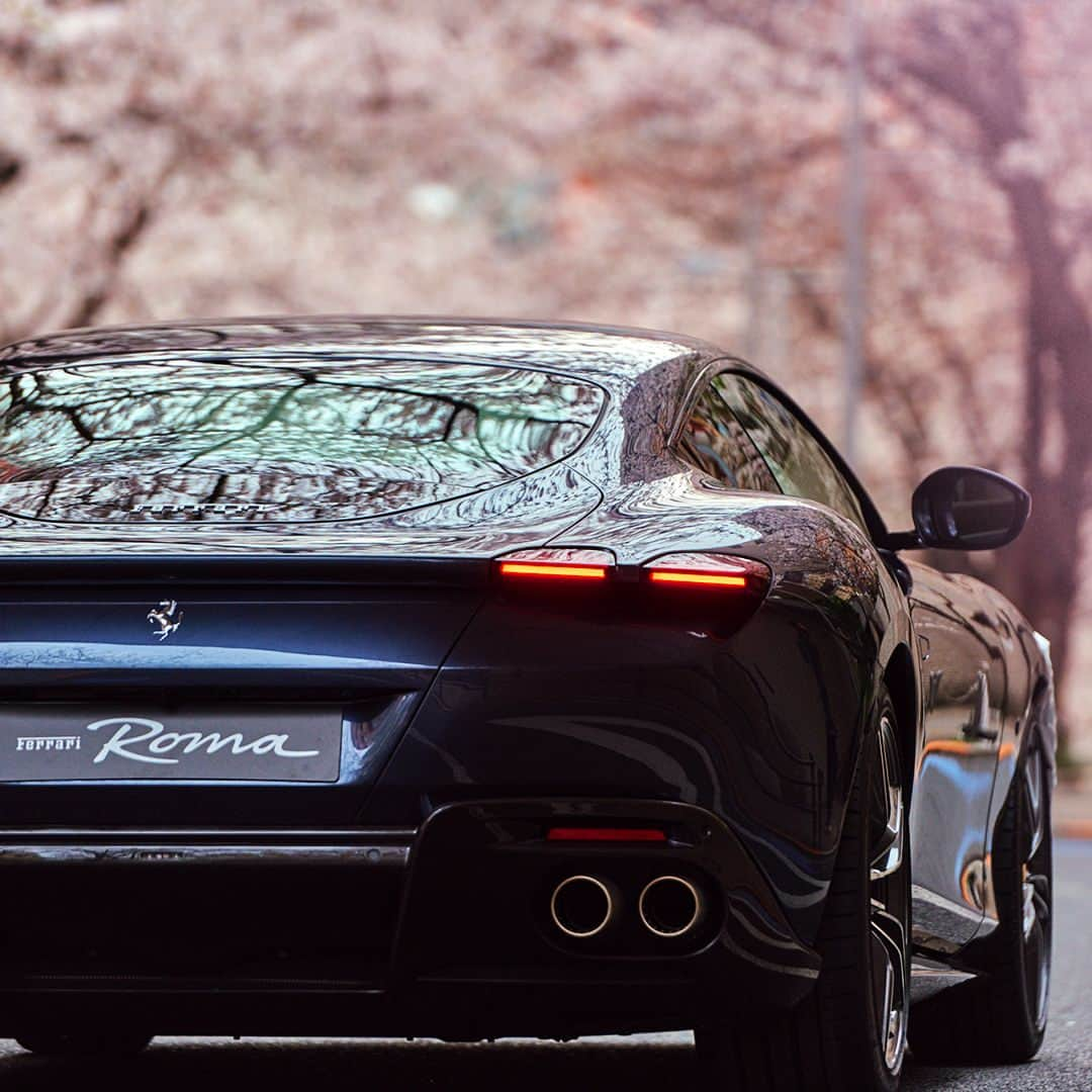 フェラーリさんのインスタグラム写真 - (フェラーリInstagram)「The #FerrariRoma makes a captivating stop in #Japan. Elegance excels in any setting. #Ferrari #DreamCar」6月23日 1時57分 - ferrari