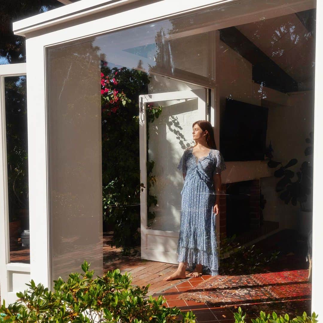 ボニー・ライトのインスタグラム：「at home through my window by @kacie__tomita」