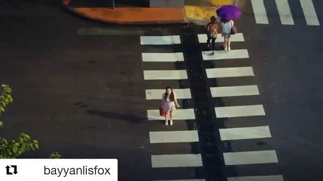 Ozge Gurelのインスタグラム：「Son 4 gün 💕💕 #Repost @bayyanlisfox with @get_repost ・・・ Artık yanlıştan uzak duruyoruz çünkü hedefimiz en yanlışa ulaşmak! 💪 #BayYanlış’ın yeni tanıtımı yayında, ilk bölümü Cuma 20.00’de FOX’ta! @foxturkiye」