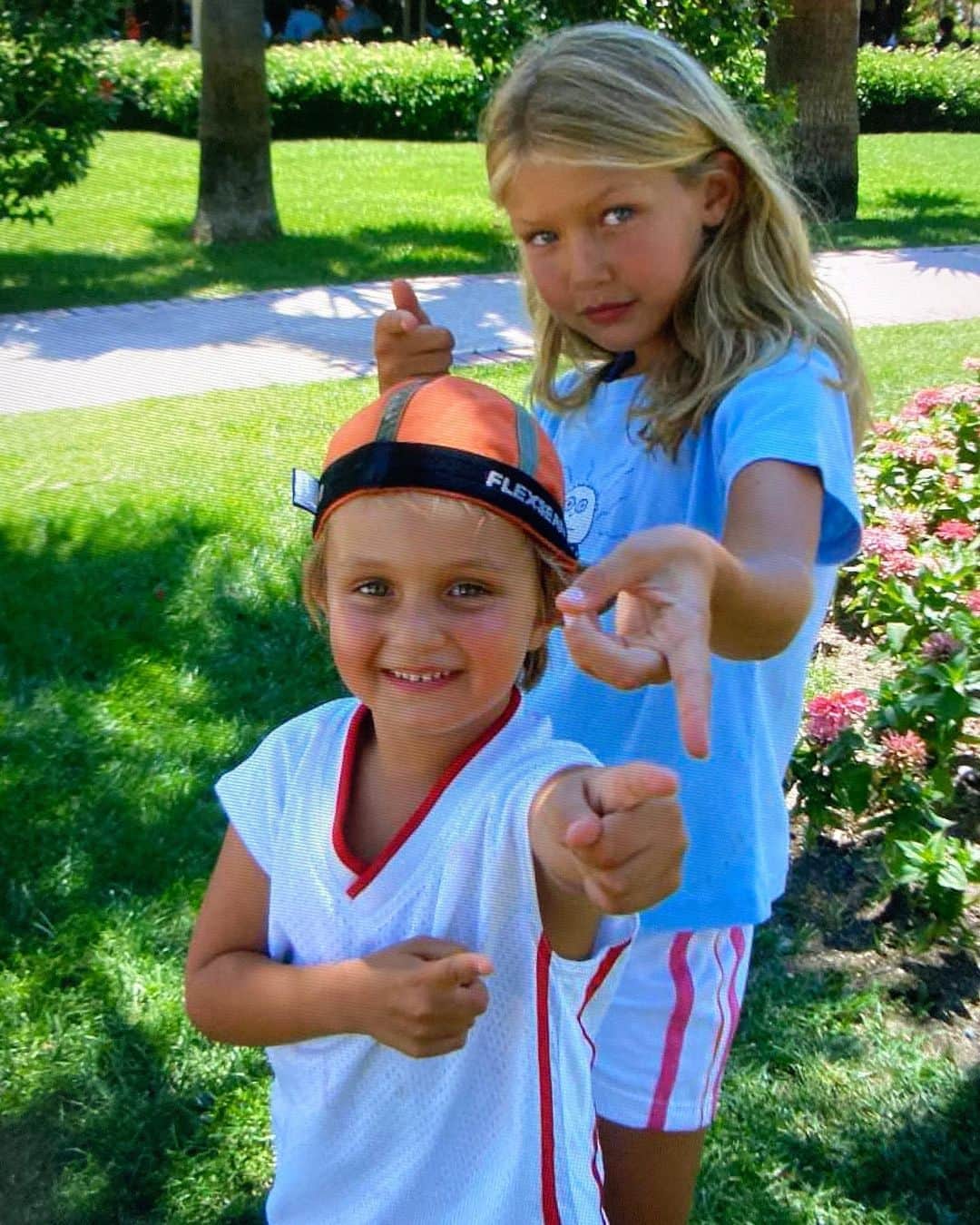 ジジ・ハディッドのインスタグラム：「Happiest Birthday to my sweet bruvvo @anwarhadid !!!! I am so proud of you and how you’ve spent your 21 years: Passionate, inquisitive, loving, spreading genuine light, staying true to yourself, and standing firmly on the right side of history. You deserve the best always !!! Can’t wait to get to celebrate you soon :) Hope you have the best day!」