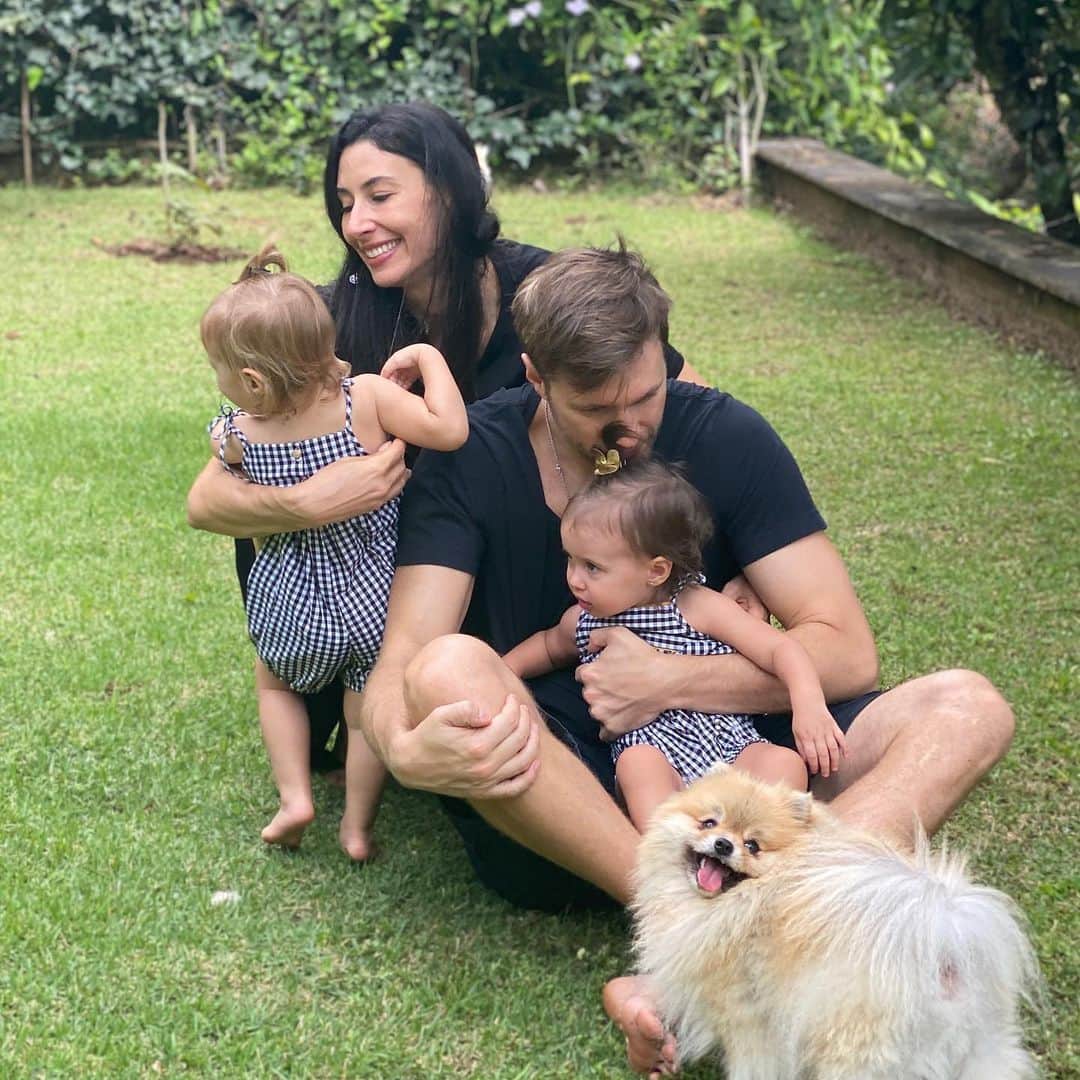 シェイラ・カストロのインスタグラム：「Mais uma semana começando e desejo fé, força e muita alegria na casa de vcs! Vamos focar no que podemos fazer, o que podemos controlar!!! Muito amor pra vcs! #albumdalizeninna」