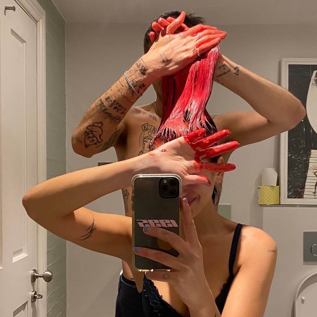 E! Onlineさんのインスタグラム写真 - (E! OnlineInstagram)「Dua Lipa's birthday tribute to Anwar Hadid just reminded us how much we love them. Guess one post is all it takes. ❤️ (📷: Instagram)」6月23日 3時01分 - enews