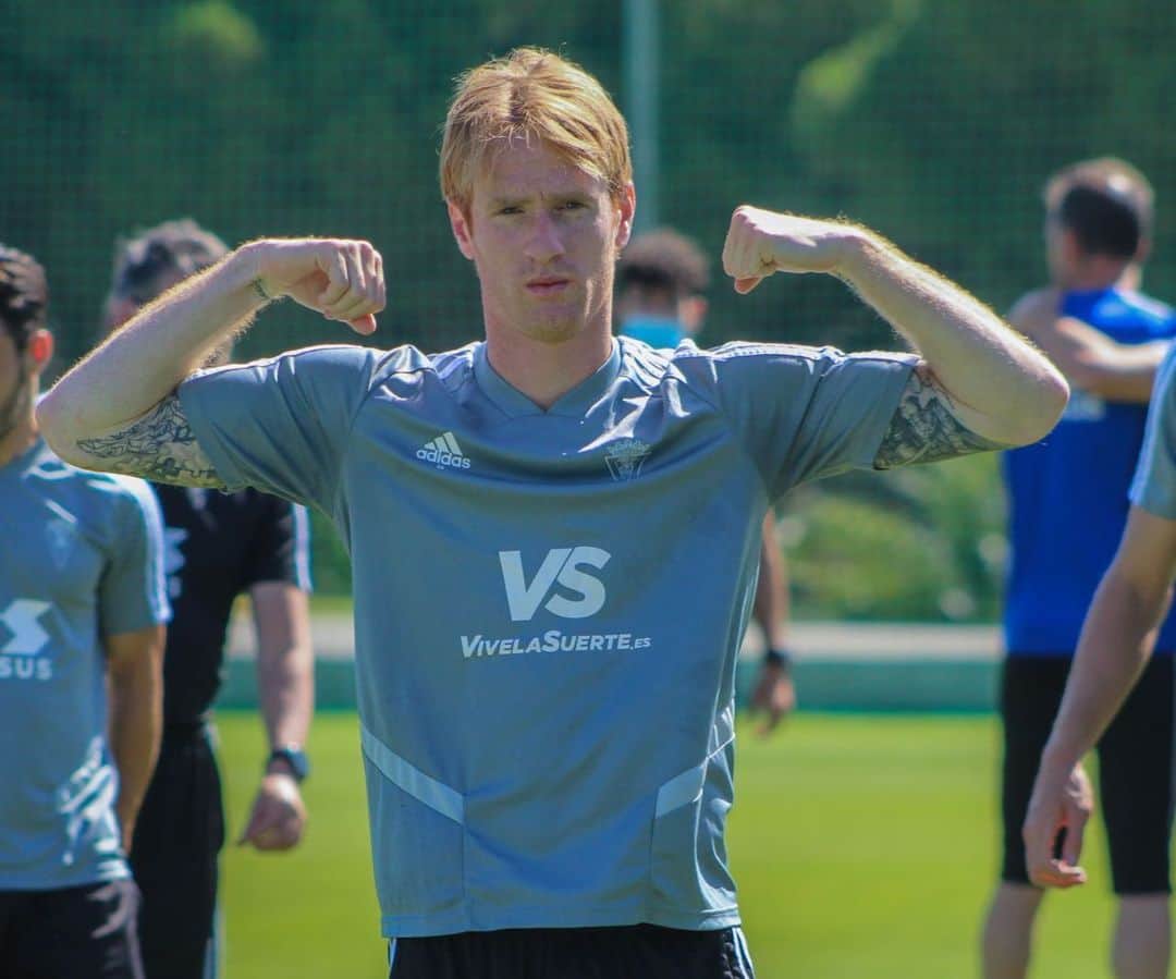 アレハンドロ・フェルナンデス・イグレシアスのインスタグラム：「¿ Preparados para los 8 partidos que vienen? 😁💛💙」