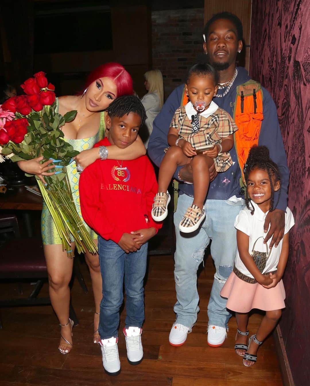 Just Jaredさんのインスタグラム写真 - (Just JaredInstagram)「@iamcardib and @offsetyrn had a big Father’s Day celebration with his kids! Cardi B says Kulture photobombed their pic in the first slide 😂 #CardiB #Offset Photos: Backgrid」6月23日 3時07分 - justjared