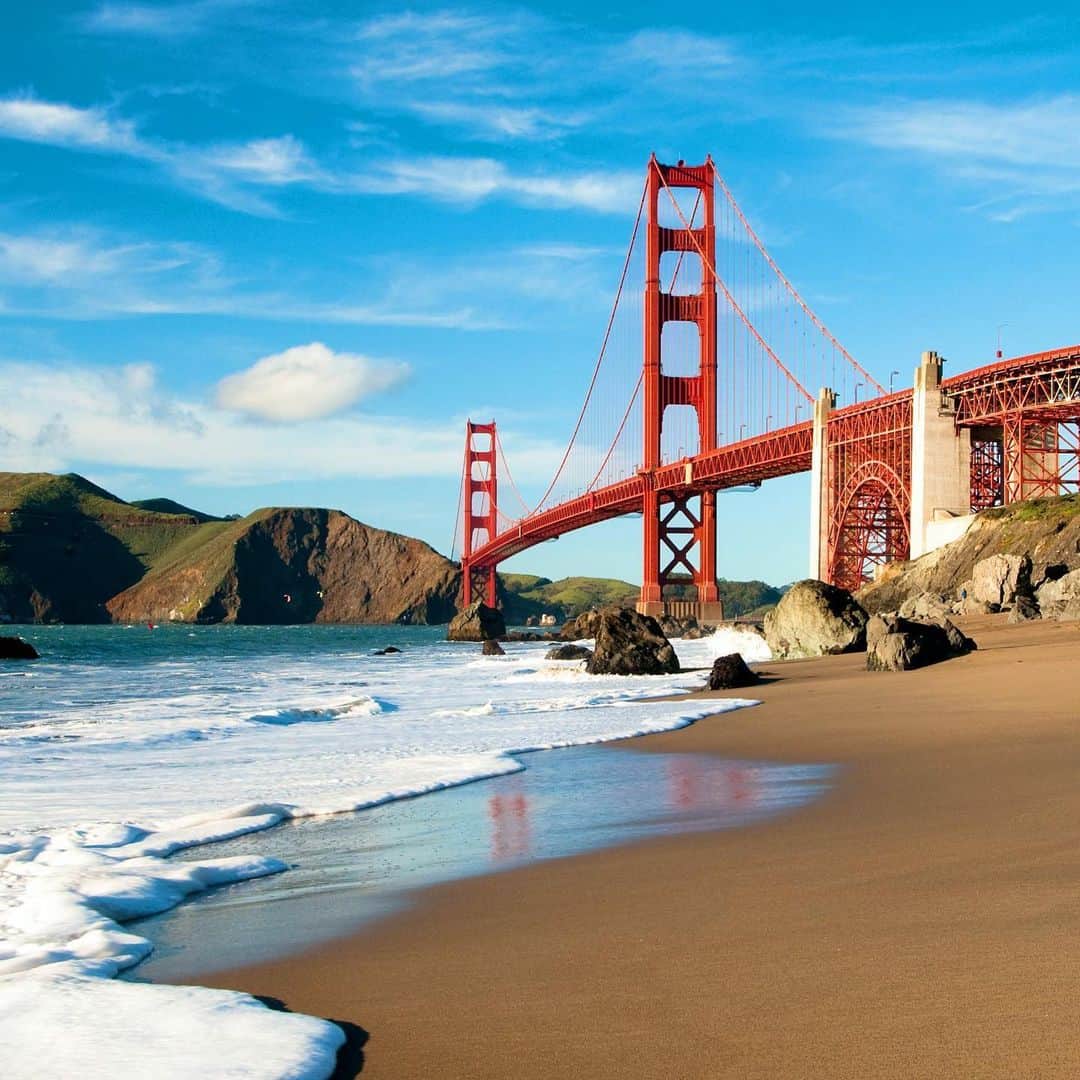 Lonely Planetのインスタグラム：「Have you always wanted to visit San Francisco? Local and domestic travel is on the rise and if this California city is on your list then tap the link in our bio to learn your way around.」