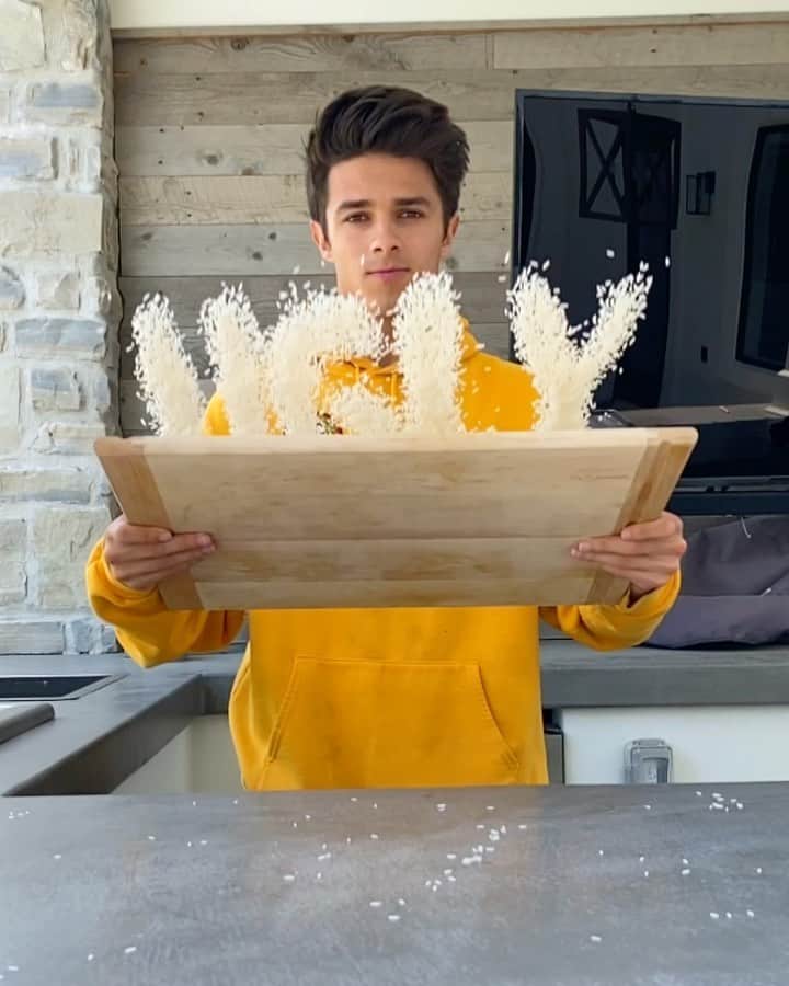 Brent Riveraのインスタグラム：「Tag your best friend to brighten their day❤️😂 (inspired by @juanpazurita)」