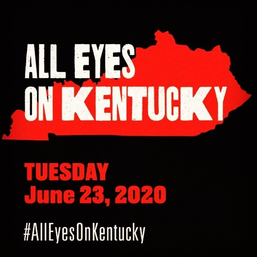 ジェシカ・キャプショーのインスタグラム：「Voter suppression and obstruction of justice in the American voting system is real. We, the people need to everything to stop it...#alleyesonkentucky」