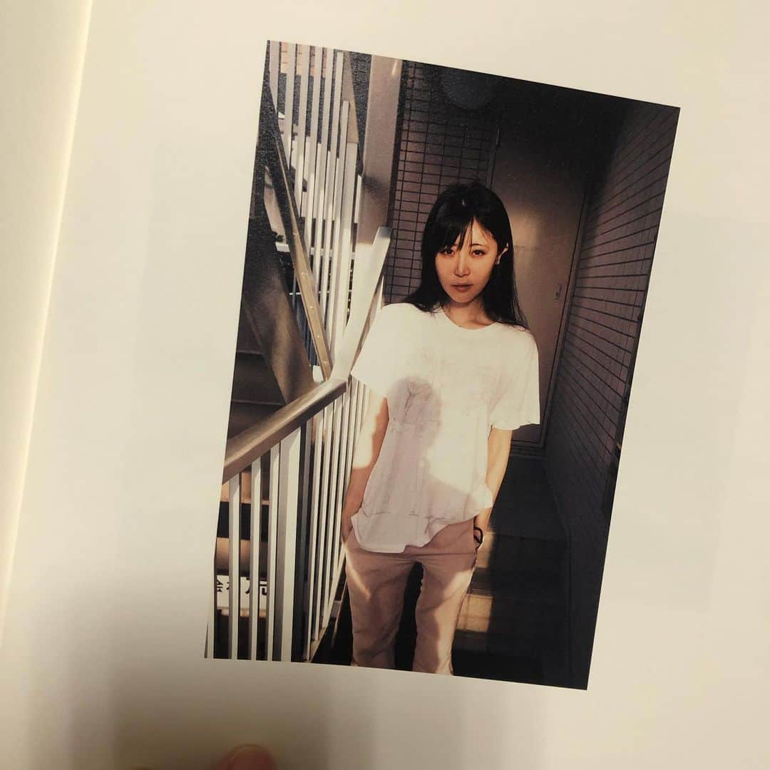 七菜乃さんのインスタグラム写真 - (七菜乃Instagram)「#七菜乃と湖 @kasai_chikashi_  #リブロアルテ #nude #写真集」6月23日 12時51分 - nananano.nano