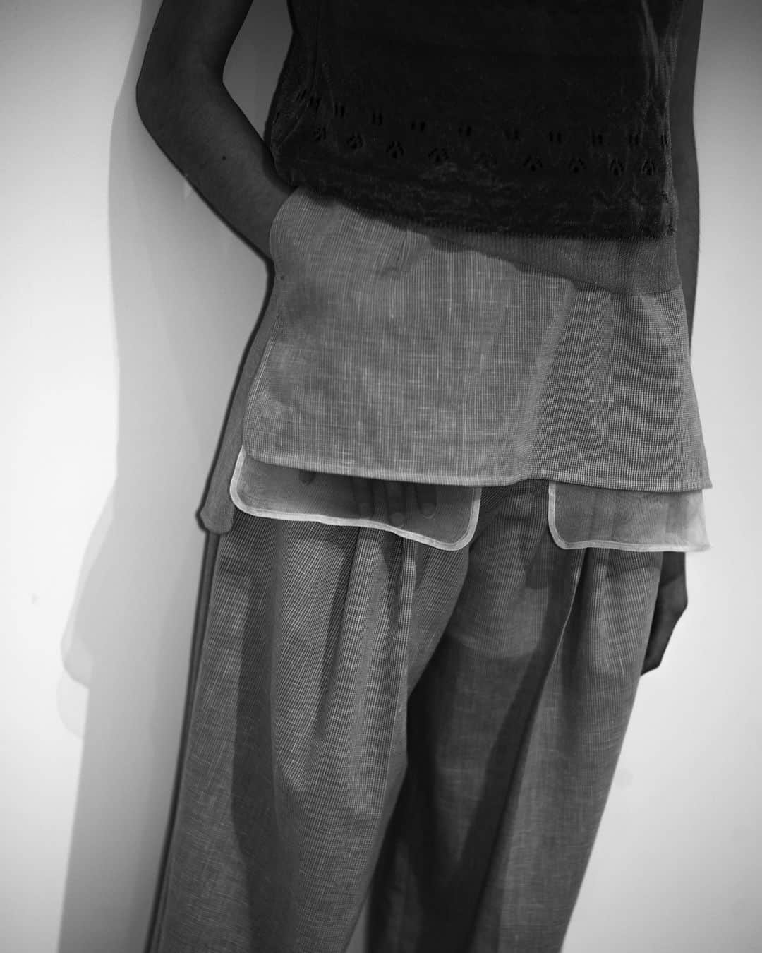黒河内真衣子さんのインスタグラム写真 - (黒河内真衣子Instagram)「👋🏻 Wool Linen Sleeveless Tops - beige  #mamekurogouchi  #2020ss」6月23日 12時59分 - mamekurogouchi