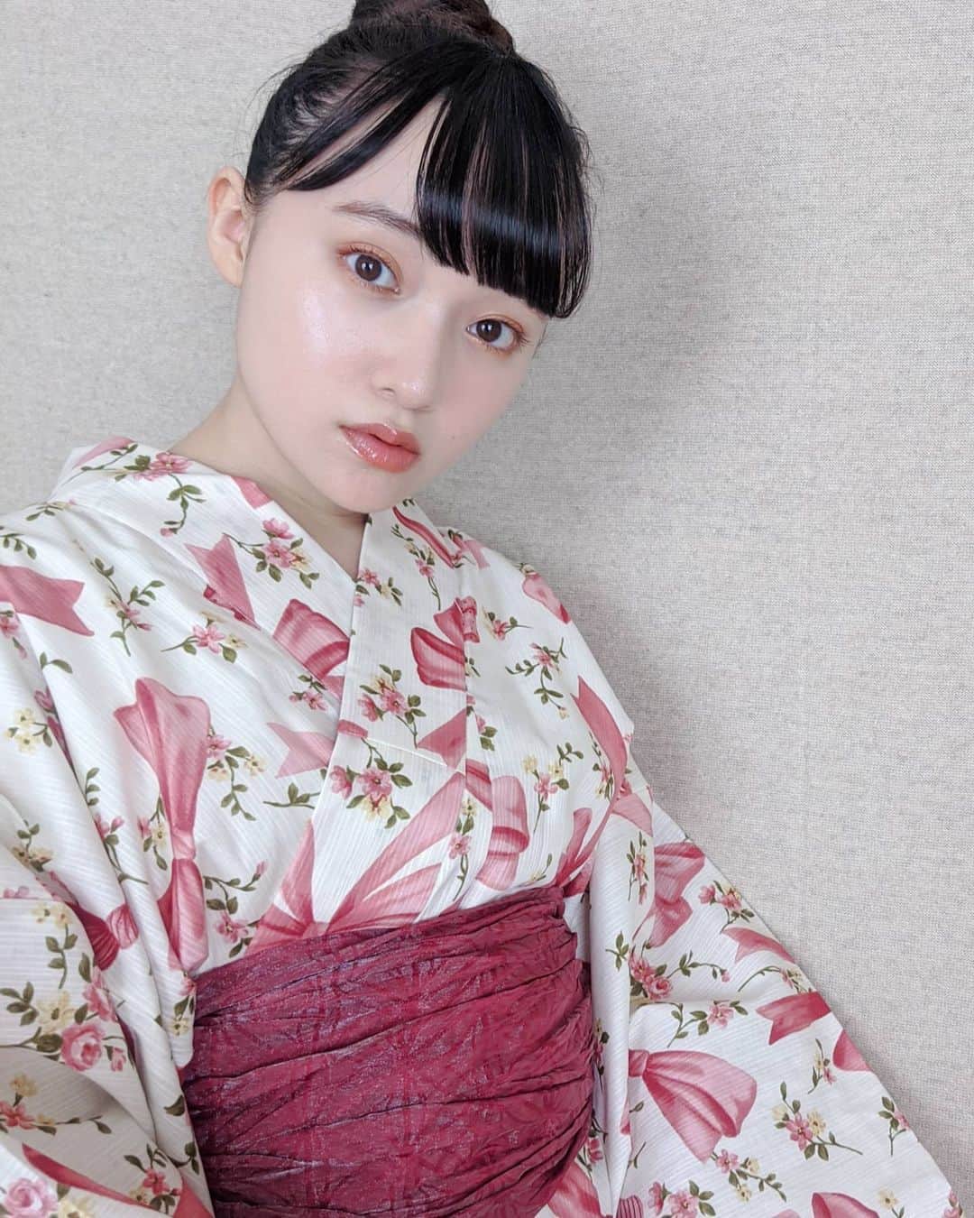 のインスタグラム：「浴衣データ💝 #maisondefleur #おうちdeメゾンドフルール . . . マイブランド『fiocco』お洋服販売中♡ プロフィールのURLからぜひ見てね🎀 #fiocco  #フィオッコ  #ファッションブランド . . . #相川結 #女優 #モデル #フリーランス #フリーモデル #サロンモデル #サロモ #美容 #メイク #ファッション #撮影 #低身長 #セルフポートレート #自撮り #セルフィー #浴衣」