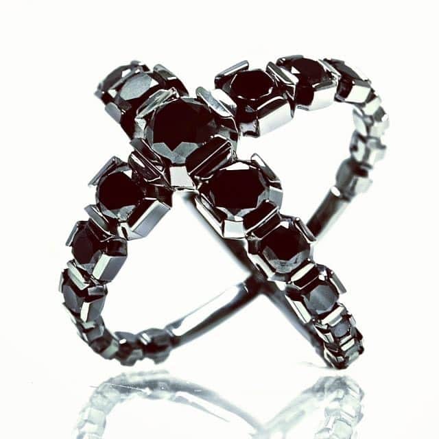 コアジュエルスさんのインスタグラム写真 - (コアジュエルスInstagram)「MOBIUS®︎COREJEWELS #corejewels #corejewelsmobius  #mobius #art #jewelry #diamond #blackdiamond #tokyo」6月23日 13時27分 - corejewels_lab