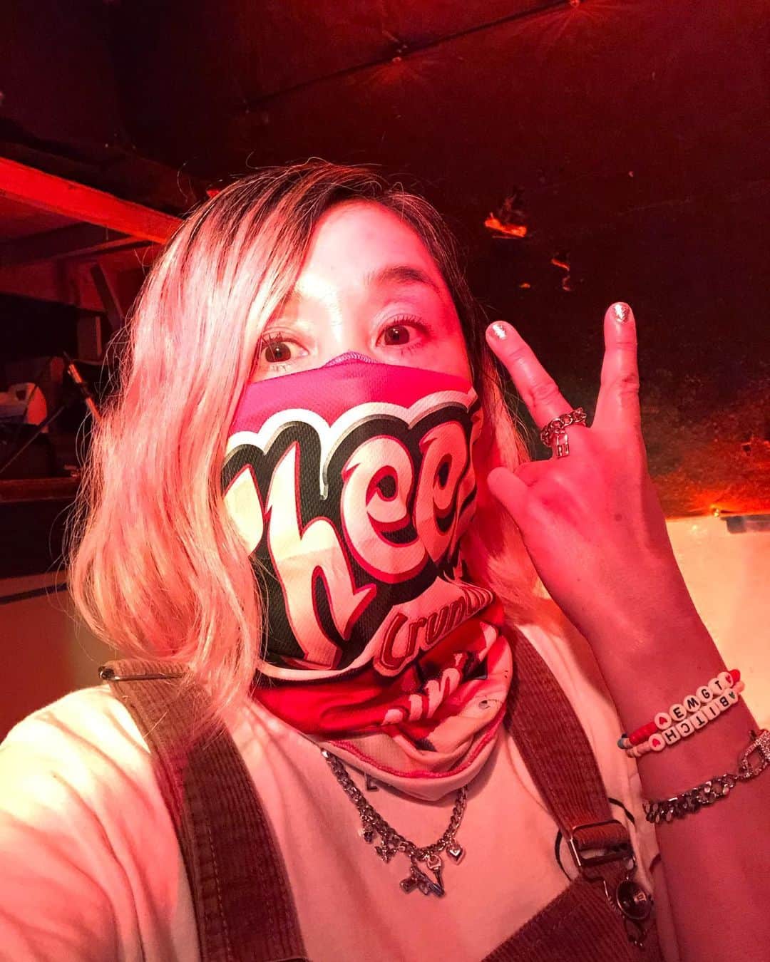 野沢直子さんのインスタグラム写真 - (野沢直子Instagram)「チートスマスク❤️❤️ チートスの袋かぶってるみたいなマスク🤣🤣 スライドして、マスクずらしてしてるとこ、マスクの全貌もみてみてね❤️❤️ #cheetos #cheetoslover」6月23日 13時33分 - naoko.nozawa