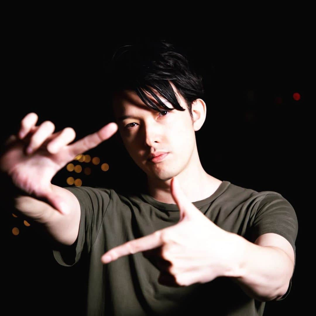 伊藤陽佑のインスタグラム：「Don't fit into the frame.  pic by @yutabon_yuffy_dolce」