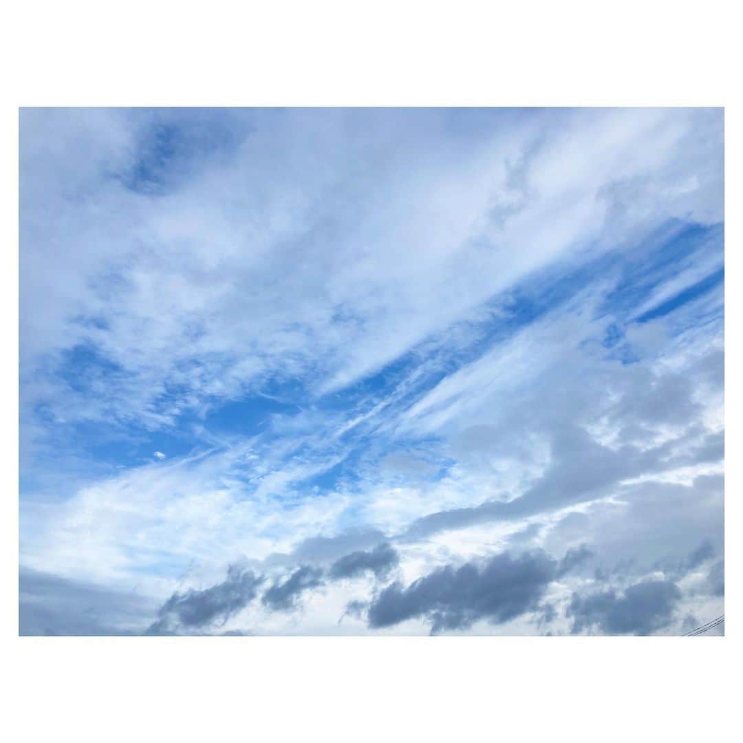 二見夕貴さんのインスタグラム写真 - (二見夕貴Instagram)「. #空まにあ . アートみたいな雲たち☁️. ° 風が強い日はいろんな雲が見れる☺︎ . . 昨日のふと見上げた空。 . #skyart #cloudsart #windysky #ilovesky #cameragirl #空のアート #雲のアート #強風の空 #空好き #カメラ女子 #空部」6月23日 13時50分 - yyyuki___