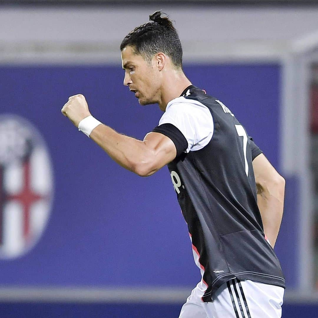 ユヴェントスFCさんのインスタグラム写真 - (ユヴェントスFCInstagram)「💪 CRISTIANOOOOOOO! 💪 #BolognaJuve #FinoAllaFine #ForzaJuve #Cristiano #Ronaldo」6月23日 5時25分 - juventus