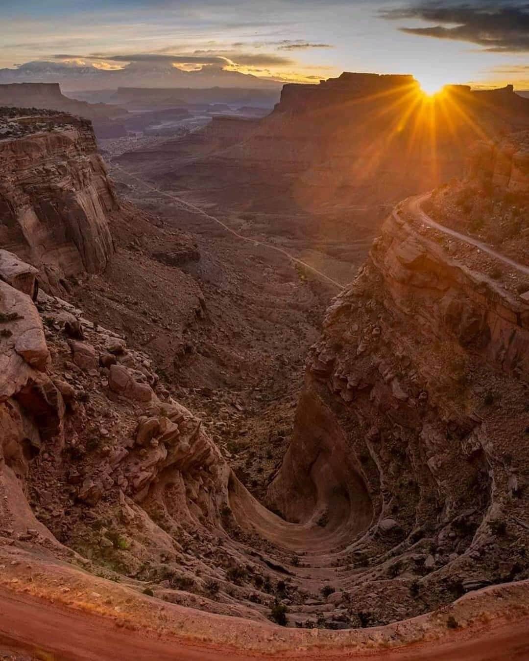 Ricoh Imagingさんのインスタグラム写真 - (Ricoh ImagingInstagram)「Posted @withregram • @frankleeruggles It only lasted a second....but I'll remember it forever.  From the chill in the air to the smell of the dirt, this moment was perfect.  Schaefer Trail, Canyonlands National Park.  @canyonlandsnps  #utah #moab #utahphotographer #utahisrad #utahgram #landscapephotography #leefilters  #earth_shotz #sunset #sunsets #sunsetsofinstagram #sunsets_captures #sunsetsky #petalpixel #earthpix #nationalparkgeek  @nationalparkservice @nationalparktrust @usinterior #photooftheday #anseladams #istagood  #picoftheday #instapic #photooftheday #NPGeekAmbassador  #nationalparkgeek #outdoorphotomag #pentax645z #pentax645ambassador  @ricohpentax @ricohusa  #mediumformat #79yearsproject #chasingthelight」6月23日 5時23分 - ricohpentax