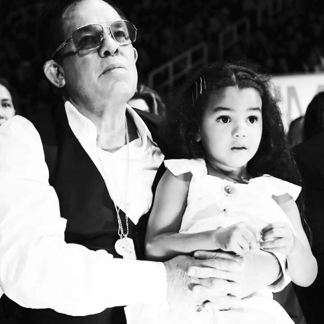 ジェイミー・フォックスさんのインスタグラム写真 - (ジェイミー・フォックスInstagram)「@jrridinger I cannot express the gratitude that I have for you… I cannot tell you how you have blessed my family with your kindness… I value our friendship and our connection in the highest regard… And what you do for your family as a father as a grandfather is something to marvel! Sending you love and light… Happy Father’s Day」6月23日 5時43分 - iamjamiefoxx