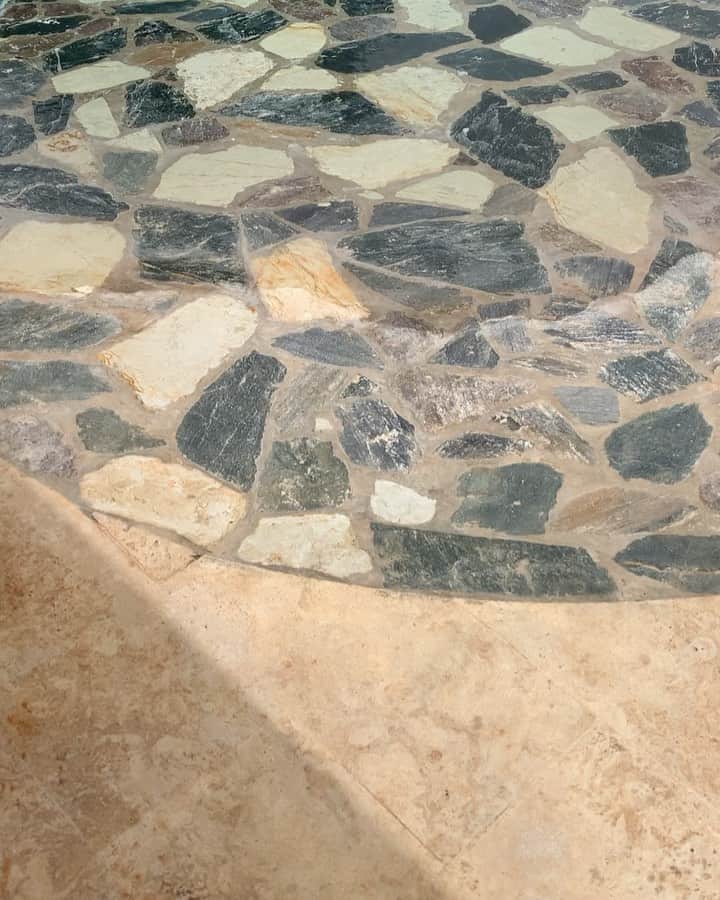 ジョーダン・ノルベルトのインスタグラム：「Disponible @haciendavistalinda 🦚🙏🌏🌲🦆🐇」