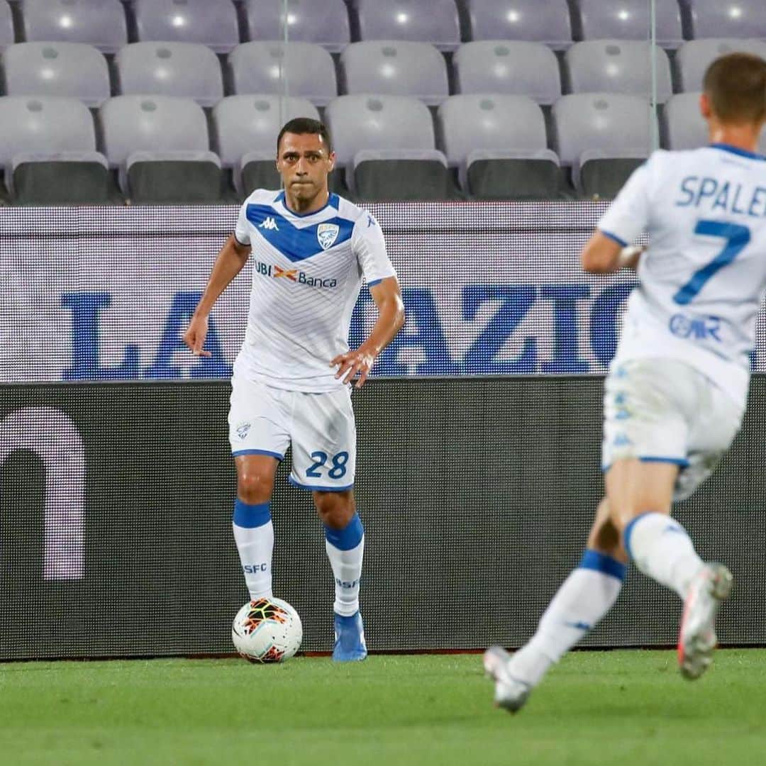 ロムロ・ソウザ・オレステス・カルデイラのインスタグラム：「⚪️🔵📸 #pictures #FiorentinaBrescia @brescia_calcio @seriea」