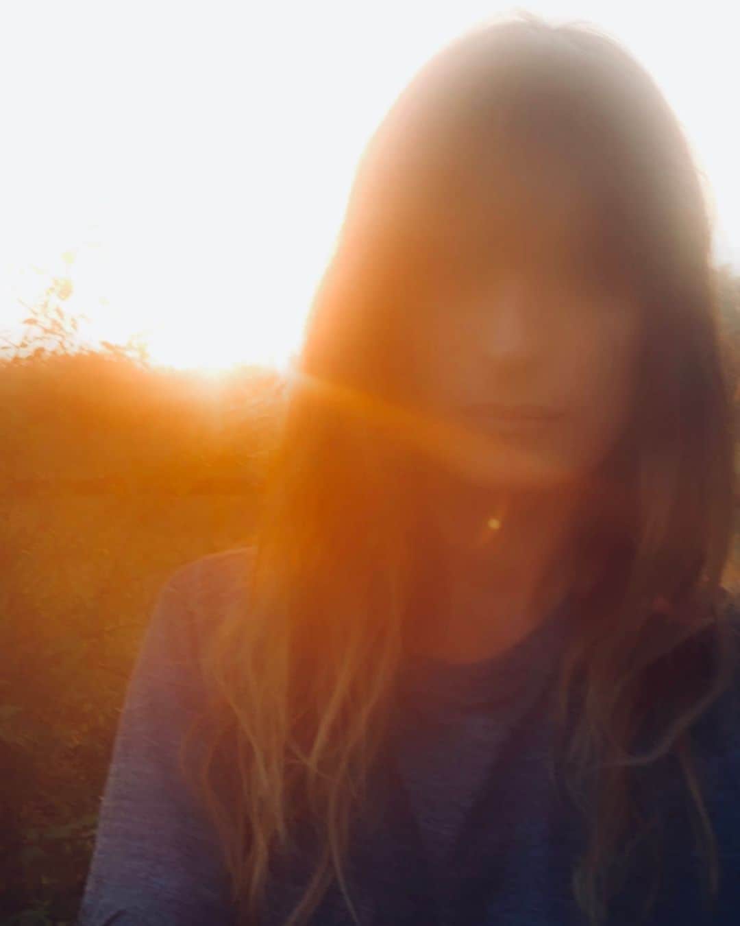 カロリーヌ・ド・メグレのインスタグラム：「Sunset ghost」