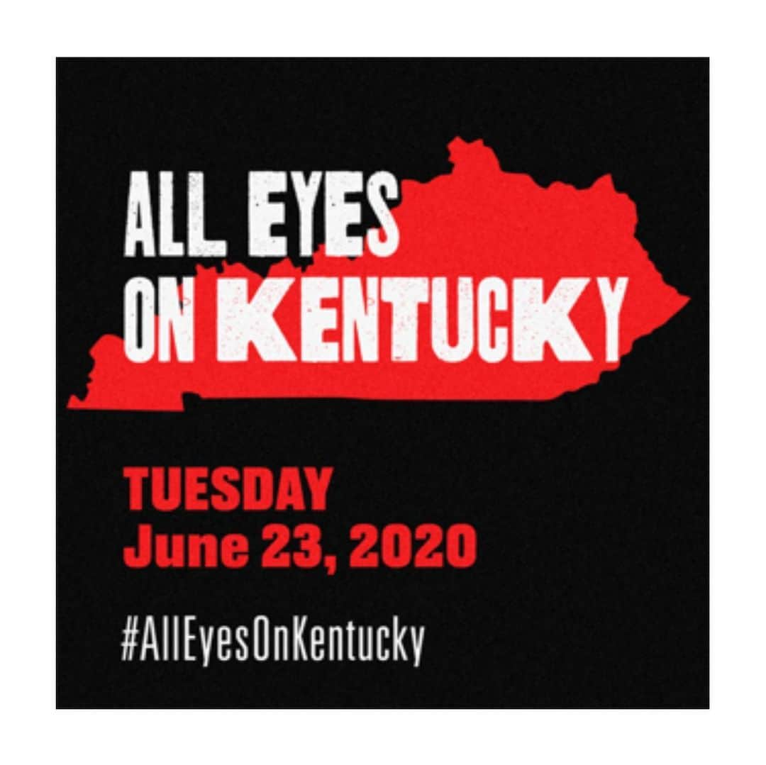 ウィル・マコーマックのインスタグラム：「#alleyesonkentucky  @booker4ky」