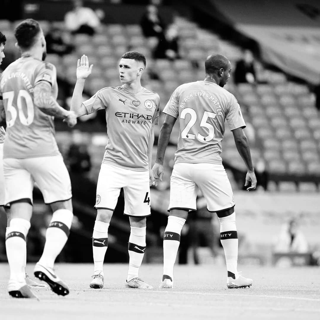フェルナンジーニョのインスタグラム：「Another great result and performance today🙏🏾 Keep pushing🔥 #wearecity」