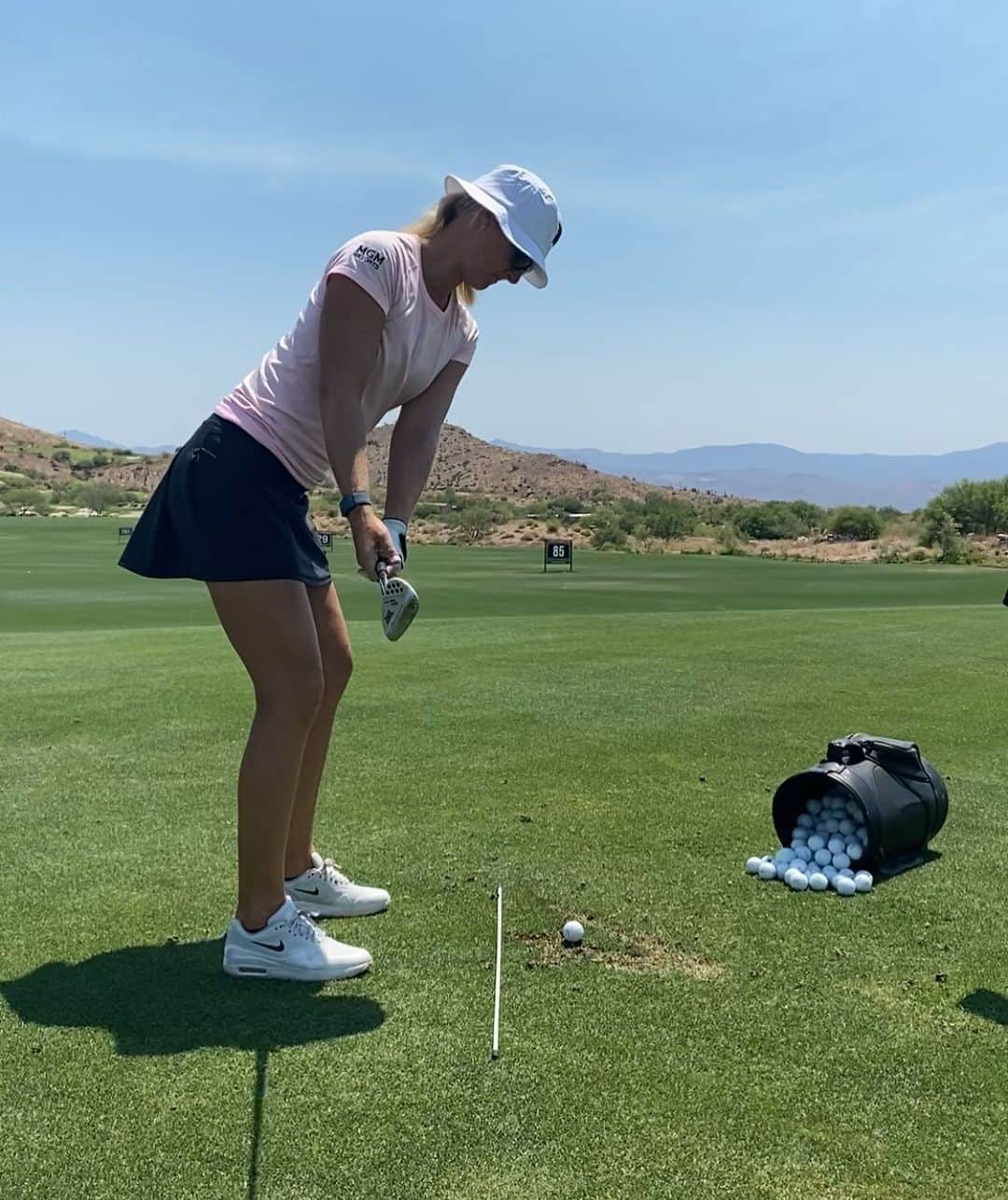 アンナ・ノルドクビストさんのインスタグラム写真 - (アンナ・ノルドクビストInstagram)「Keep grinding with @pxg ... nice morning out at @scottsdalenational ... bucket hat style to survive the heat and the temp over 100F! 🤩🤩」6月23日 6時43分 - a_nordqvist