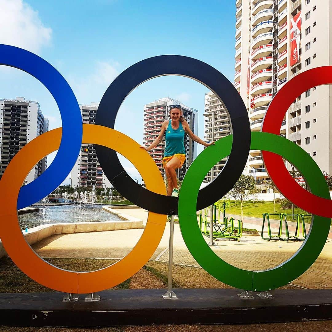 ケイトリン・サージェント・ジョーンズのインスタグラム：「Happy Olympic Day! The plan for today was to be packing my bags for Tokyo, but 2020 had other ideas. Right now, more than ever the world needs the Olympic movement and values. Solidarity, friendship and fair play 💙🖤❤️💛💚 • • • #OlympicDay #OlympicDay2020 #proudmemories #tokyo2020 #tokyo2020ne #rio2016 #foreveranolympian #fairplay #equality #solidarity #olympism #athlete #trackandfield #untilweareallequal」