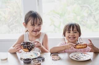 Zippy's Restaurantsさんのインスタグラム写真 - (Zippy's RestaurantsInstagram)「Our Donut Kit will keep the keiki occupied for a bit. This #DIY activity includes four unglzaed donuts, vanilla glaze, chocolate glaze, rainbow sprinkles, chocolate peanut butter chunks, cookie crumbs and chocolate sprinkles. Order on Zippys.com or our mobile app.」6月23日 6時51分 - zippys