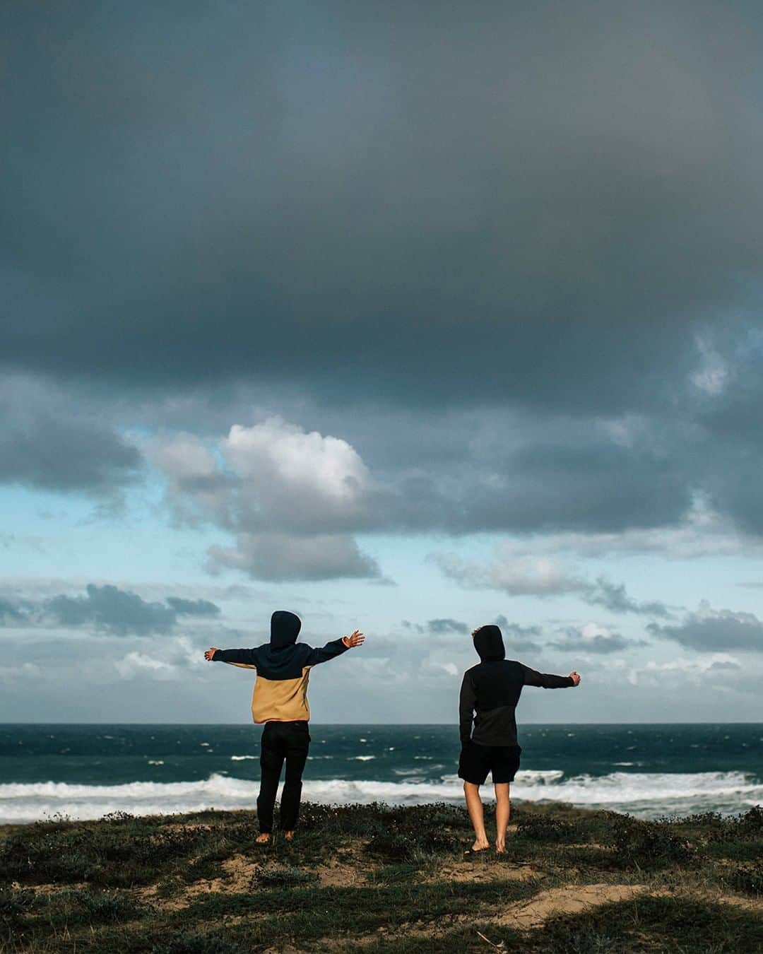 Rip Curl Australiaさんのインスタグラム写真 - (Rip Curl AustraliaInstagram)「Whilst the ominous winter storm brews, @crosbycola and @xavier_hux keep warm in #AntiSeries」6月23日 7時01分 - ripcurl_aus