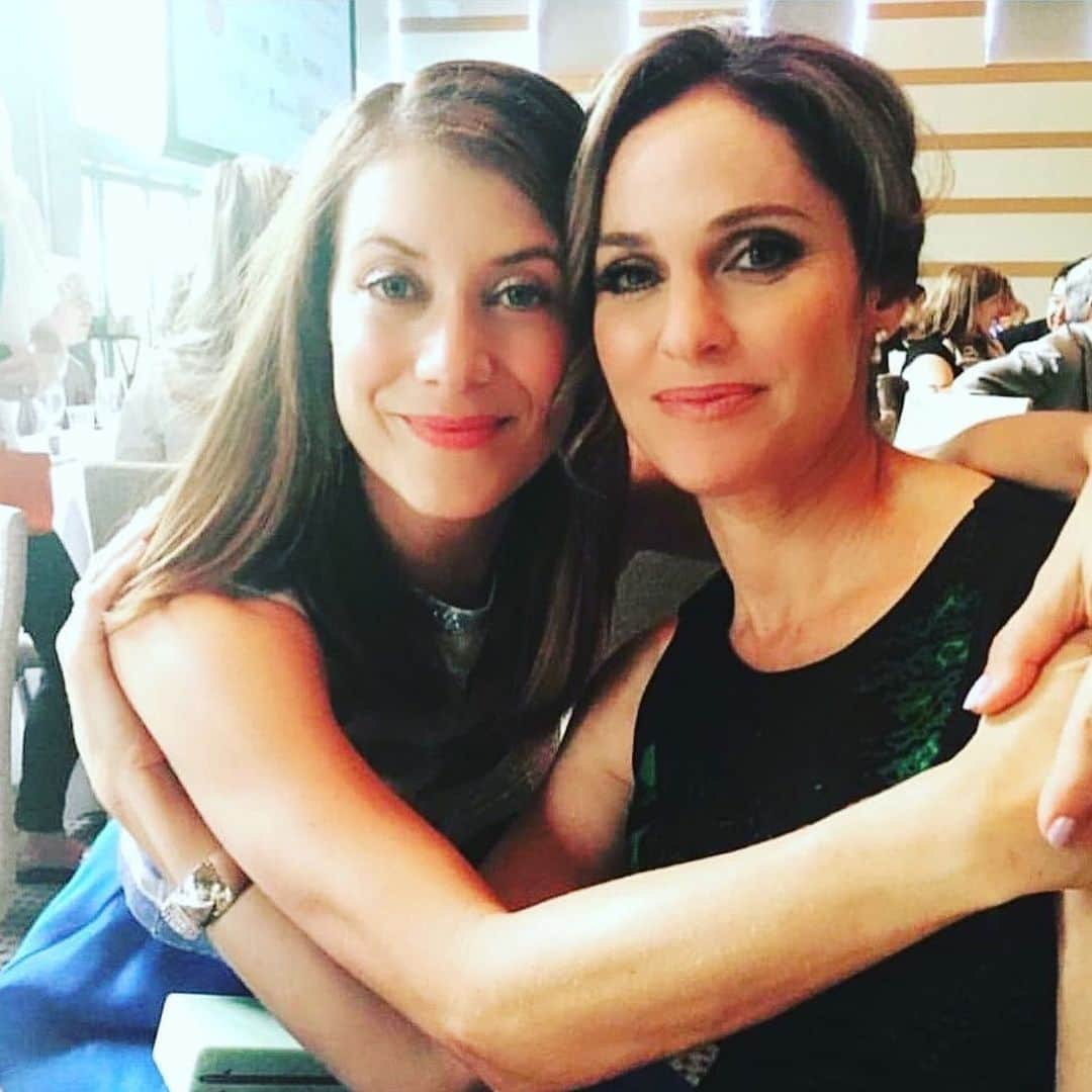 ケイト・ウォルシュさんのインスタグラム写真 - (ケイト・ウォルシュInstagram)「From the moment we met it was love at first sight...well for me it was 🤣 @AmyBrenneman grew to love me back 😍 I’m so grateful I met and got to work with and be friends, laugh & cry with this long lost sister from another mister. We have been holding onto each other ever since...and I’m beyond blessed to have her in my life. Today I celebrate you Amy! Happy birthday, kittenchop!! 🎂」6月23日 7時16分 - katewalsh