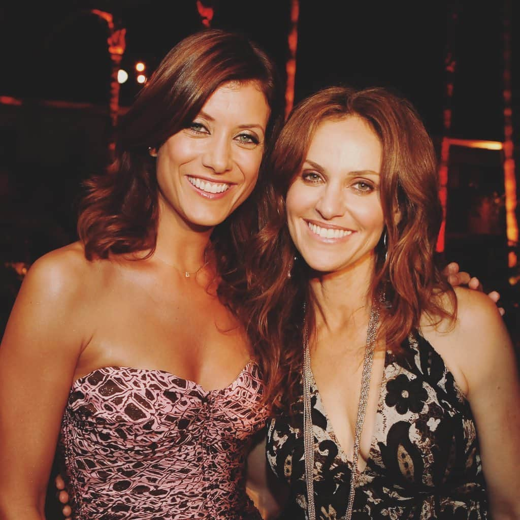 ケイト・ウォルシュさんのインスタグラム写真 - (ケイト・ウォルシュInstagram)「From the moment we met it was love at first sight...well for me it was 🤣 @AmyBrenneman grew to love me back 😍 I’m so grateful I met and got to work with and be friends, laugh & cry with this long lost sister from another mister. We have been holding onto each other ever since...and I’m beyond blessed to have her in my life. Today I celebrate you Amy! Happy birthday, kittenchop!! 🎂」6月23日 7時16分 - katewalsh