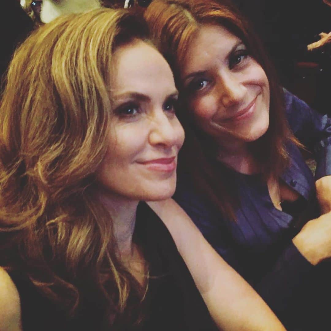 ケイト・ウォルシュさんのインスタグラム写真 - (ケイト・ウォルシュInstagram)「From the moment we met it was love at first sight...well for me it was 🤣 @AmyBrenneman grew to love me back 😍 I’m so grateful I met and got to work with and be friends, laugh & cry with this long lost sister from another mister. We have been holding onto each other ever since...and I’m beyond blessed to have her in my life. Today I celebrate you Amy! Happy birthday, kittenchop!! 🎂」6月23日 7時16分 - katewalsh