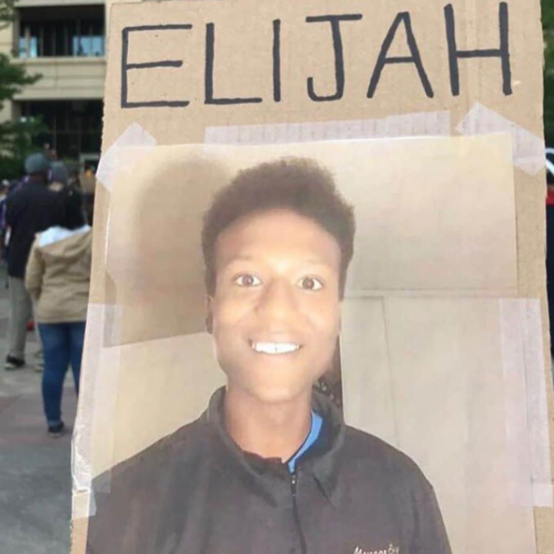 エリザベス・リーサーのインスタグラム：「Elijah McClain. Please take a moment to learn about Elijah’s life. He deserved to live. Fuck the police. #elijahmcclain #sayhisname #blacklivesmatter」
