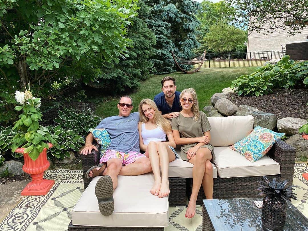 ダニエル・トーマスのインスタグラム：「Happy Father’s Day to my amazing dad and grandpas, I love you all so so much!!!❤️」