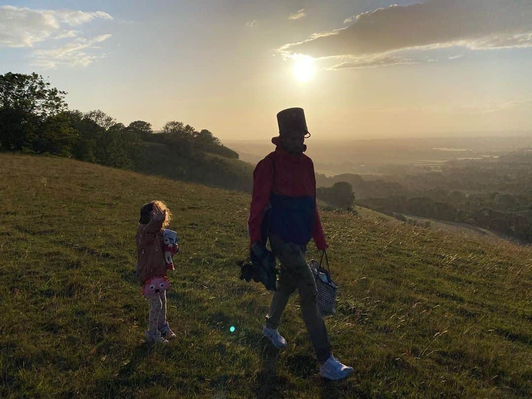 リリー・コールのインスタグラム：「Happy Solstice Day; Happy Fathers Day. #pothat」